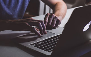 越临近越紧张：网球巡回赛淘汰赛临场变数：定位球突然成了分歧点